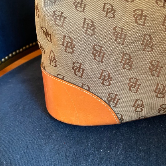 GORGEOUS VINTAGE DOONEY IN EXCELLENT CONDITION WAITING FOR YOU! - Picture 6 of 16